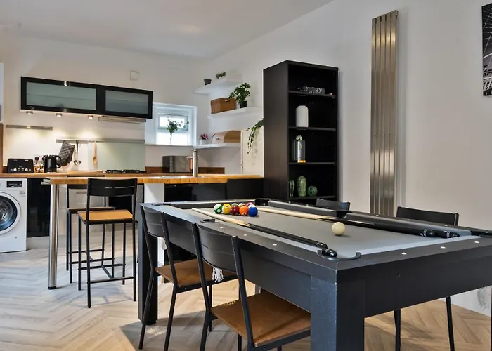 Pool Table High End - 2 Bedroom Flat