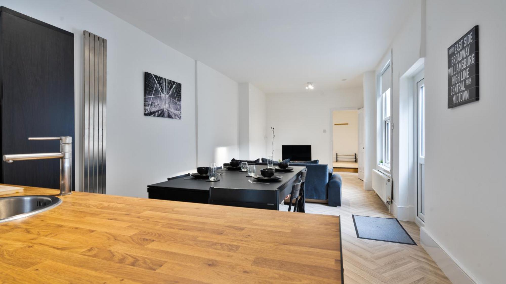 Apartment Pool Table High End - 2 Bedroom Flat