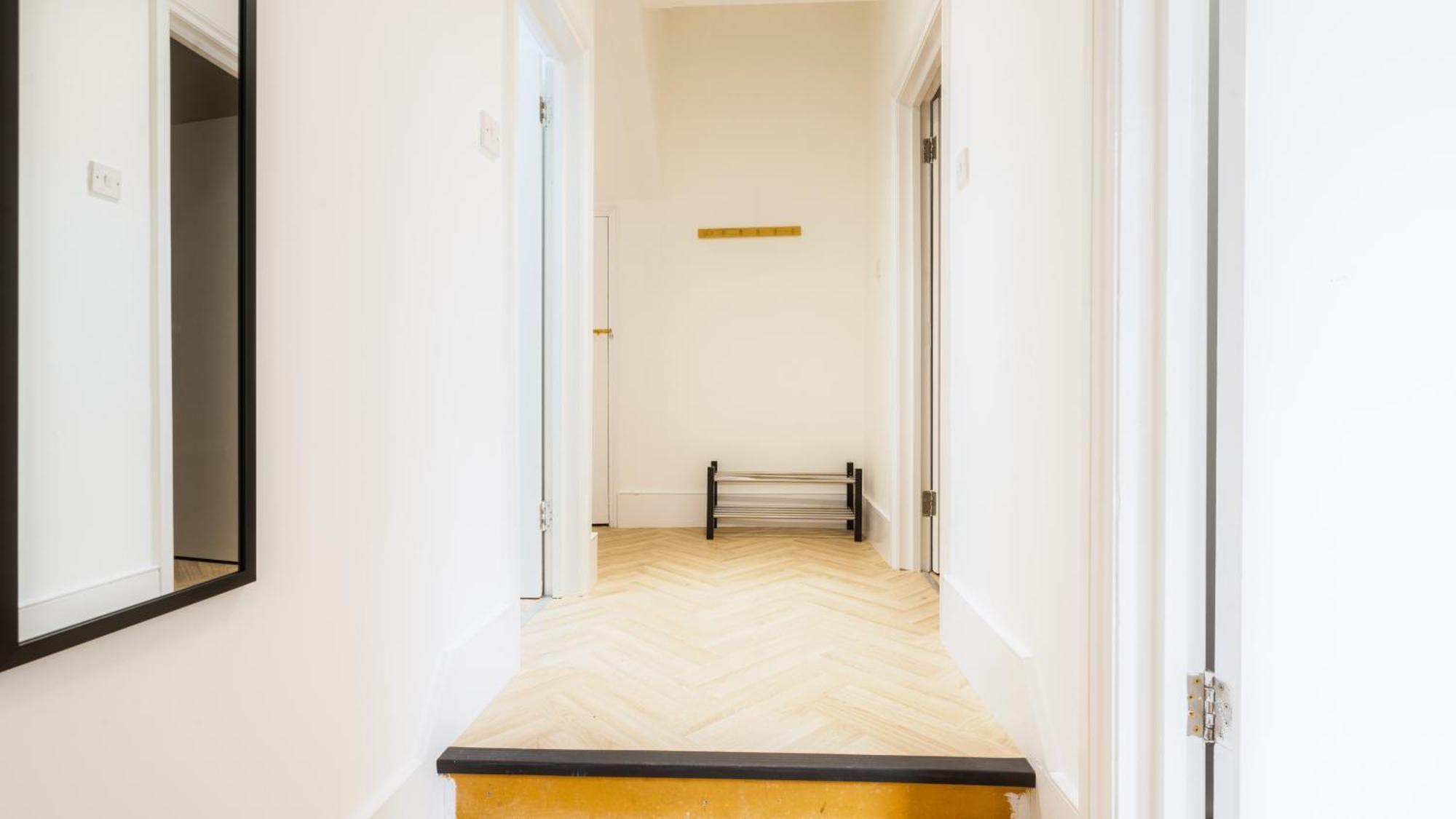 Apartment Pool Table High End - 2 Bedroom Flat London