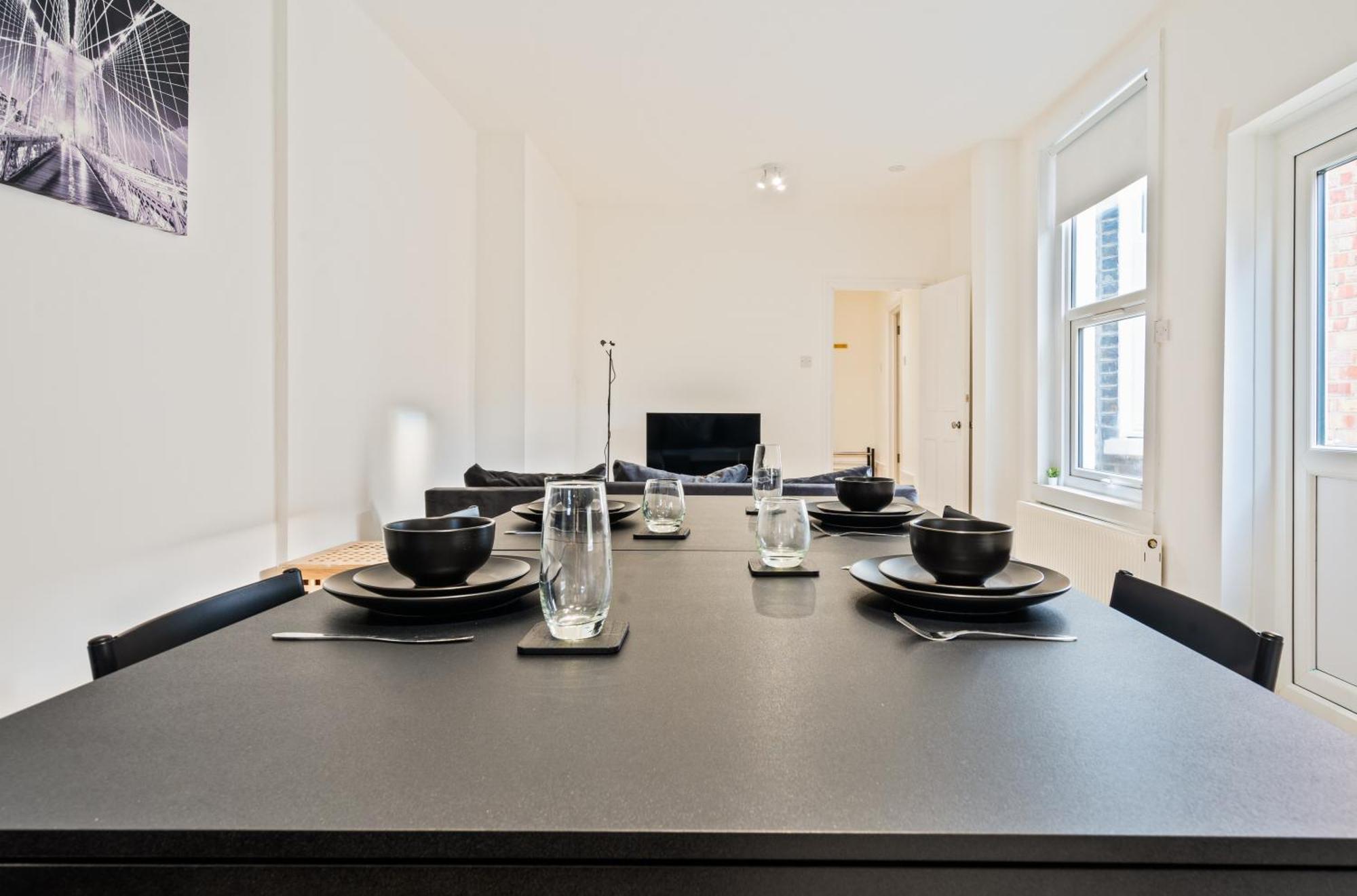 Apartment Pool Table High End - 2 Bedroom Flat